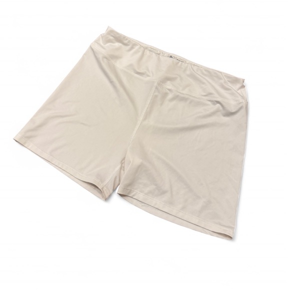 Tommy Bahama - Women's Athletic White Biker / Golf Shorts - Picture 2 of 5